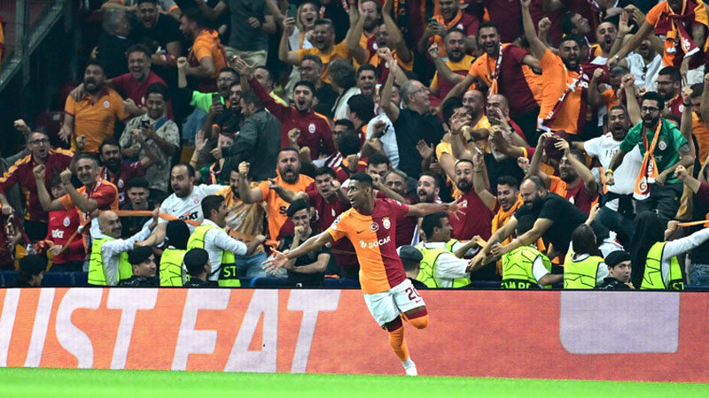 Galatasaraylı futbolcu Mateus Tete, UEFA Şampiyonlar Ligi'nde Danimarka'nın Kopenhag ekibiyle