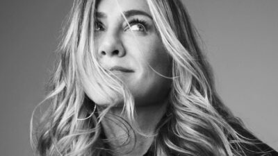 Siyah bikinisiyle yıllara meydan okuyor!