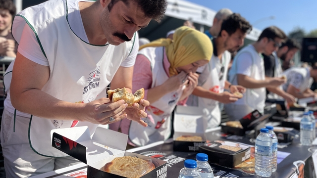 Bursa Gastronomi Festivali’nde “tahanlı pide” yeme yarışması düzenlendi