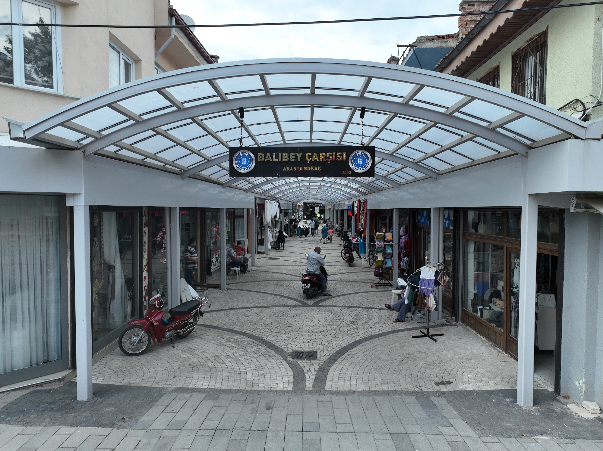 Bursa’daki tarihi çarşıya estetik çatı Bursa’daki tarihi çarşıya estetik çatı