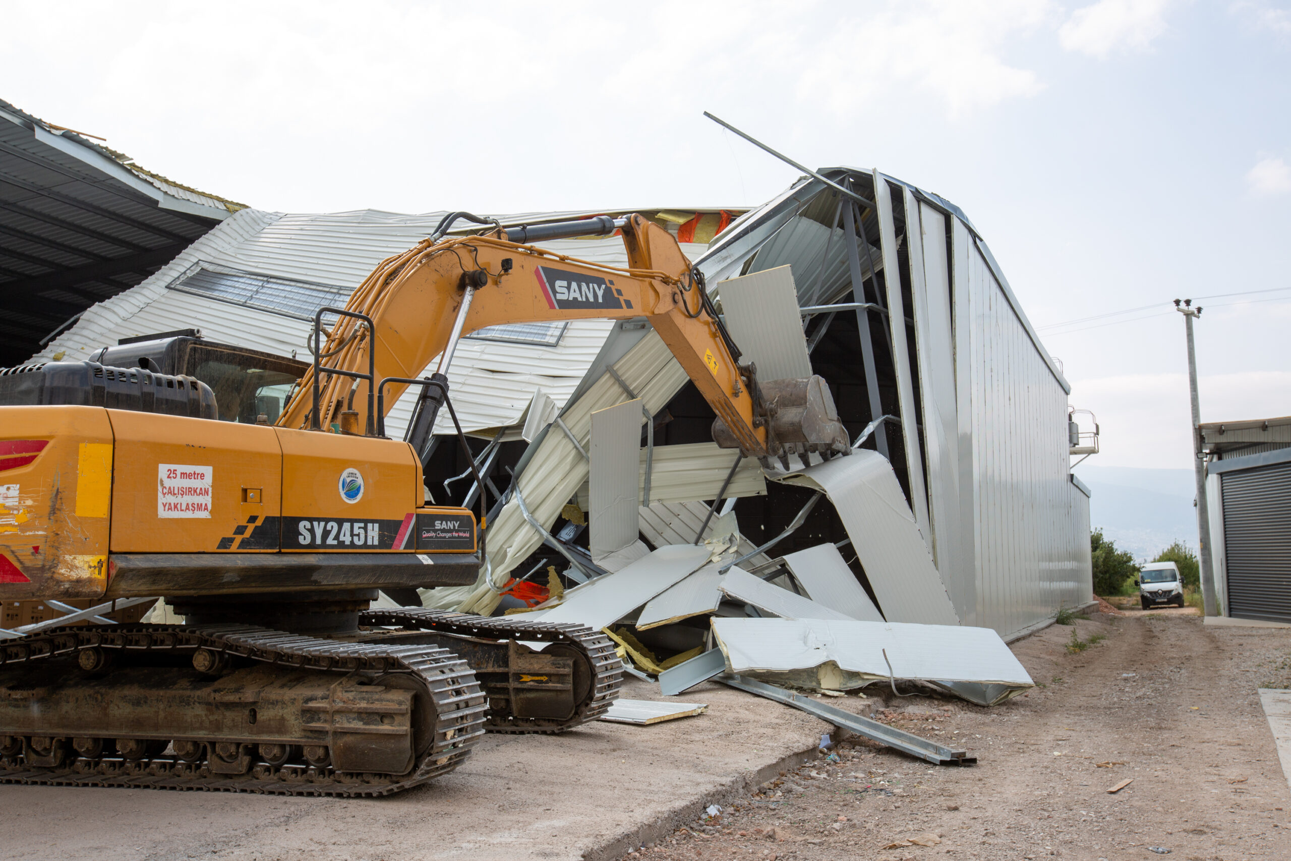 Bursa’da yıkımlar sürüyor! Bir ilçede daha düğmeye basıldı