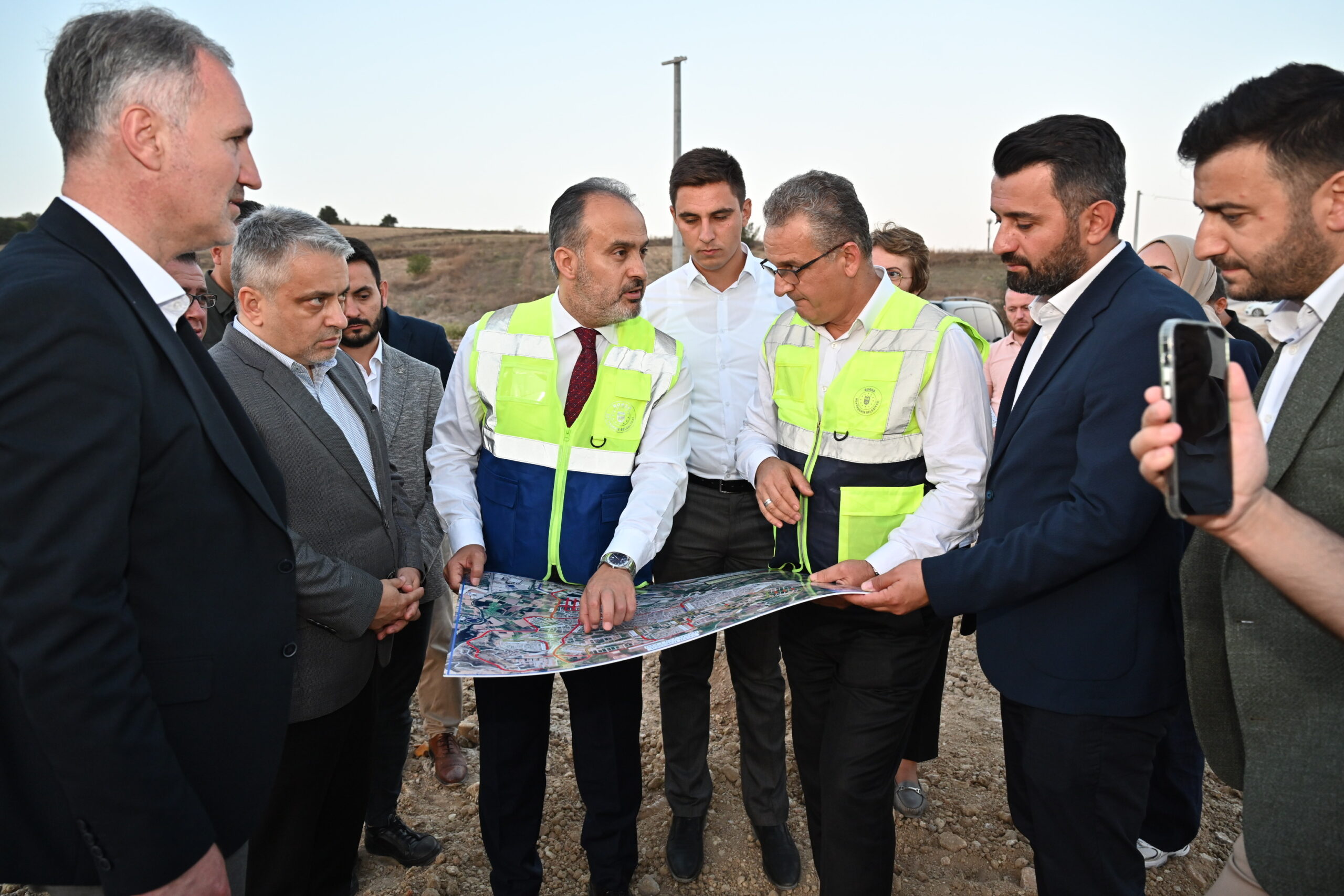 Bursa’nın bu ilçesi yeni yollarla şekilleniyor Bursa’nın bu ilçesi yeni yollarla şekilleniyor