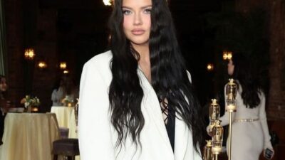 Adriana Lima dekoltelerini konuşturdu!