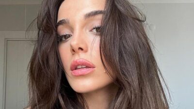 Sokak stilinde karın kasları dikkat çekti!