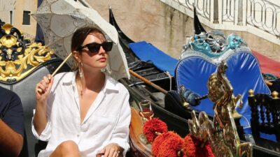 Melis Sezen flaşların azizliğine uğradı! Verdiği pozlarda kalçasını…