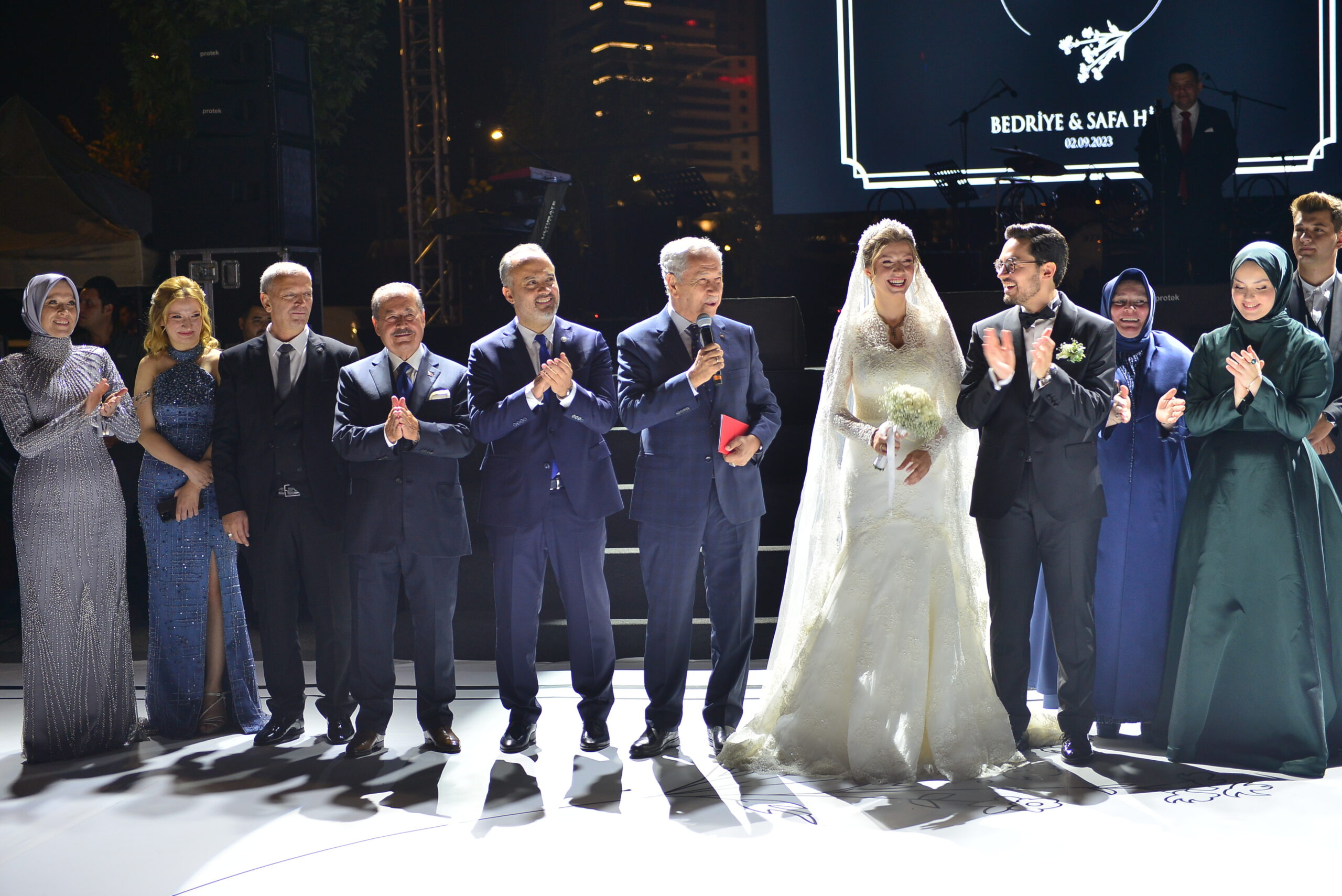 Bursa’daki yılın düğününe seçkin konuk akını