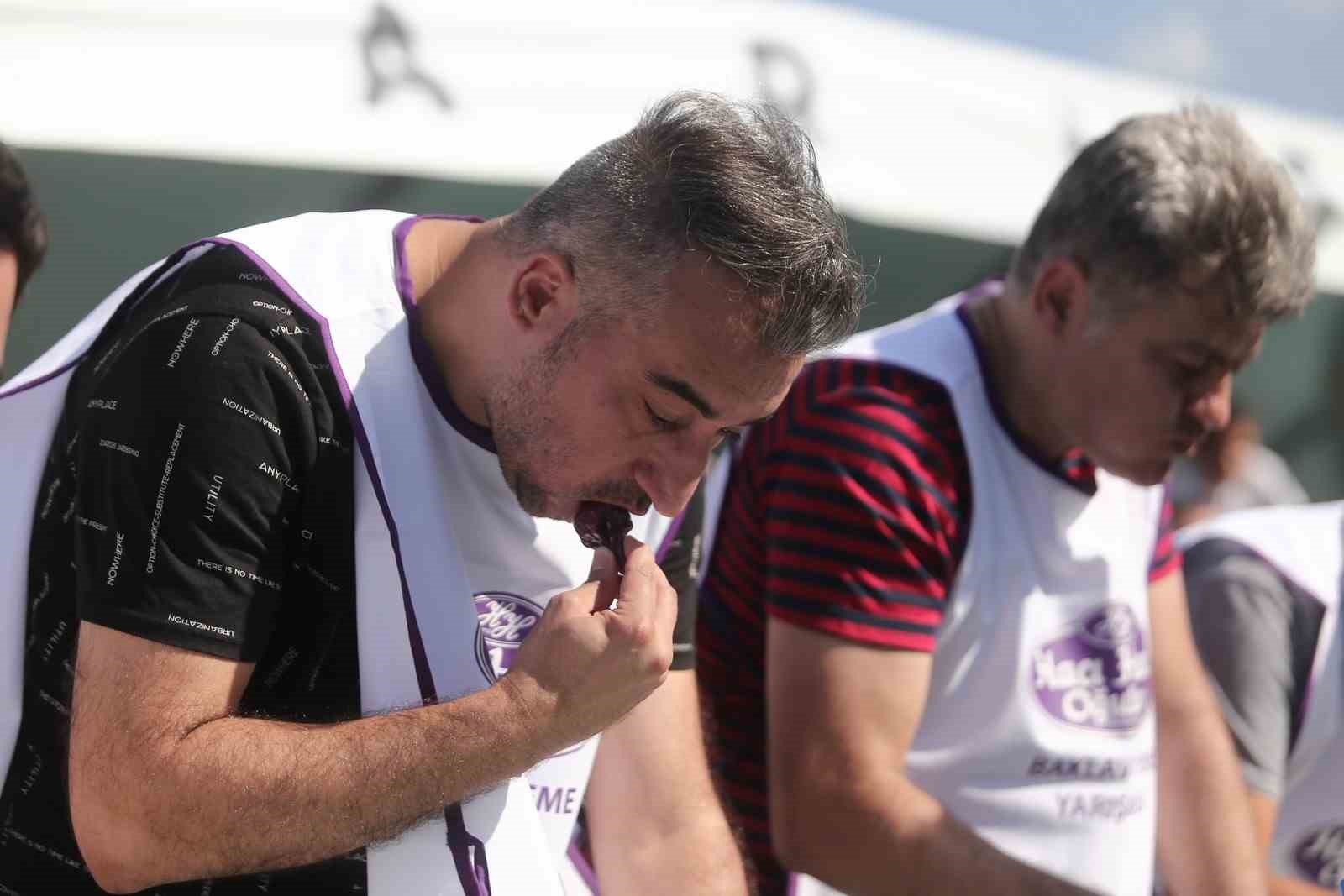 Bursa’da 6 dakikada 44 dilim baklava yedi, tam altın kazandı