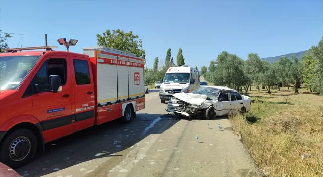 Bursa’da iki otomobilin çarpıştığı kazada 6 kişi yaralandı