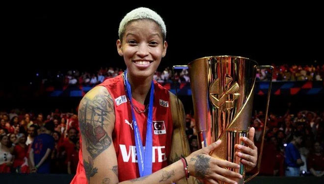 Malatya Büyükşehir Belediye Meclisi, Milli Voleybolcu Melissa Vargas'a hemşehrilik beratı