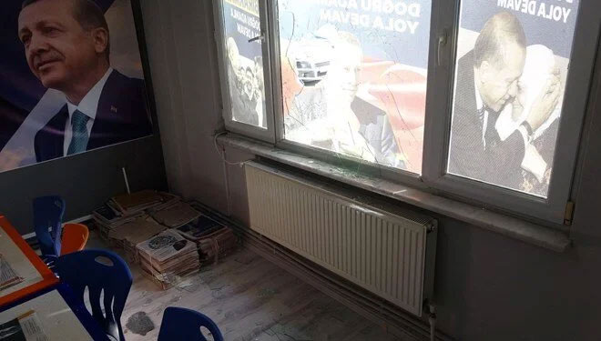 Çanakkale’de AK Parti’nin seçim ofisine taşlı saldırı