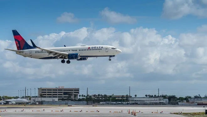 İshal olan yolcu nedeniyle uçak acil iniş yaptı!