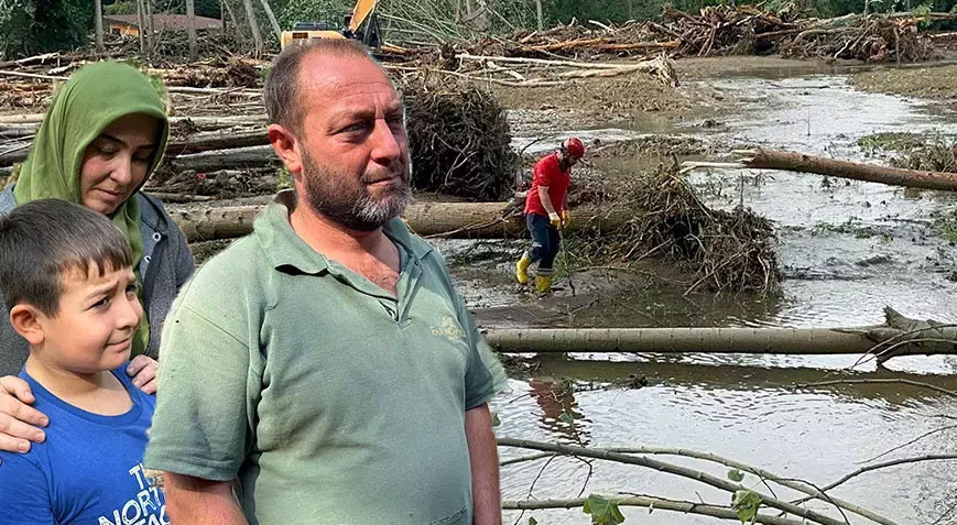 Sel felaketinin kahramanı oldu! 1 kişiyi kurtardı, 2 kişinin kurtarılmasını sağladı Sel felaketinin kahramanı oldu! 1 kişiyi kurtardı, 2 kişinin kurtarılmasını sağladı