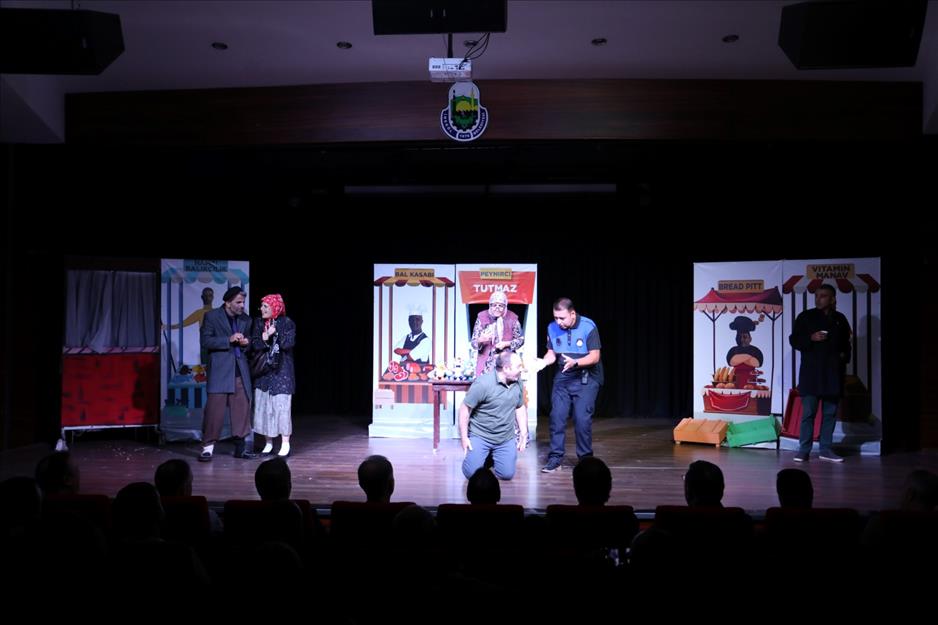 Zabıtanın yaşadığı zorluklar İnegöl’de sahneye taşındı Zabıtanın yaşadığı zorluklar İnegöl’de sahneye taşındı