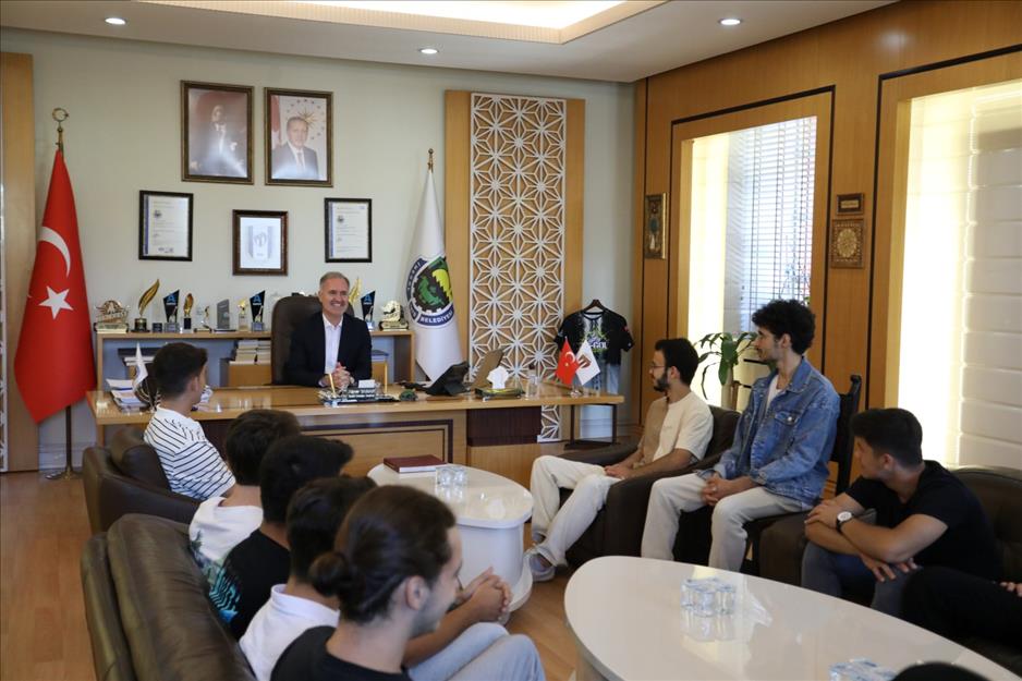 Nöbetçi Kitaphanelerden üniversiteye! Başkan Taban’ı ziyaret ettiler