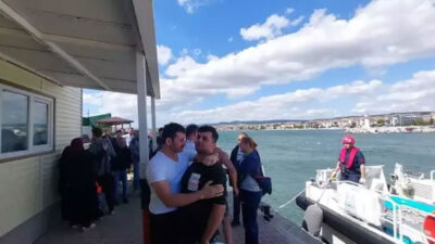 Ekipler fark edince kurtarıldılar! 13,5 saat şişme botla…