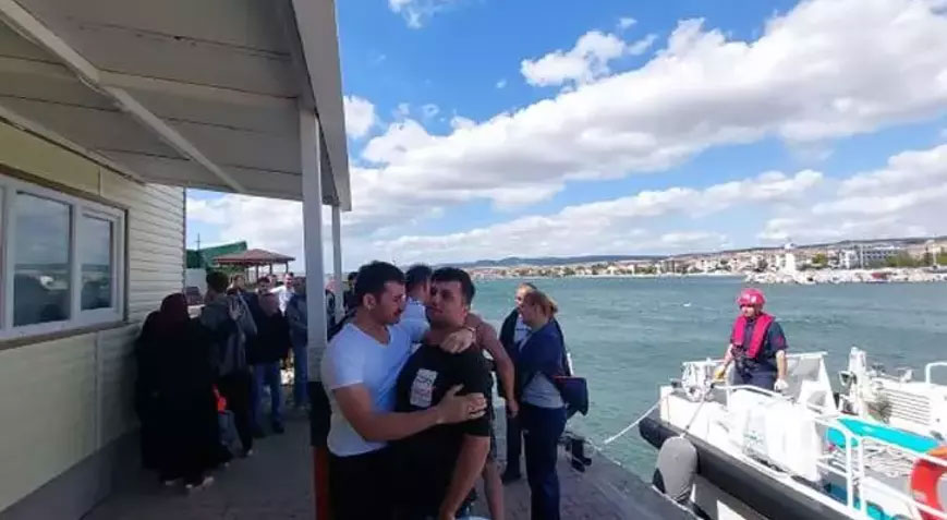 Ekipler fark edince kurtarıldılar! 13,5 saat şişme botla…