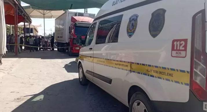 Feci son! Hareket halindeki kamyona binmeye çalıştı