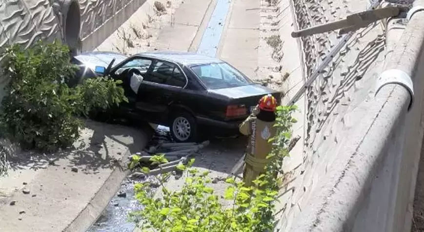 5 metre yükseklikten su kanalına uçtu! Önce kaçtı, sonra geri geldi