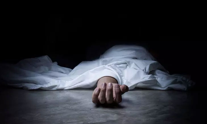 Morgdan alıp mezarlığa götürdüğü cenazenin yüzünü açıp bakınca hayatının şokunu yaşadı! Morgdan alıp mezarlığa götürdüğü cenazenin yüzünü açıp bakınca hayatının şokunu yaşadı!