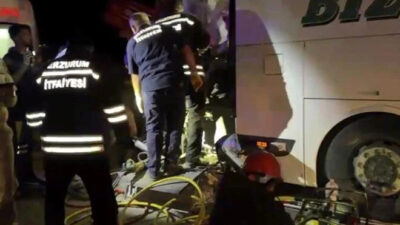 Yolcu otobüsü traktöre çarptı: 2 ölü, 18 yaralı