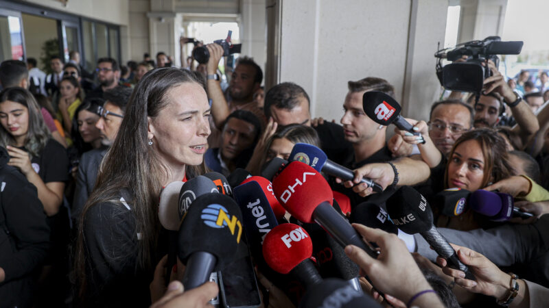 Sultanlar yurda döndü 2023 CEV Avrupa Şampiyonası'nda altın madalyanın sahibi olan A Milli