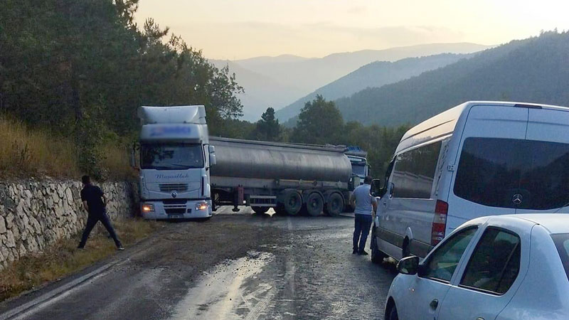 Bursa’da kaza! İstinat duvarına çarptı