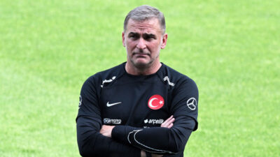 Türkiye-Japonya maçında ‘Stefan Kuntz istifa’ tezahüratları