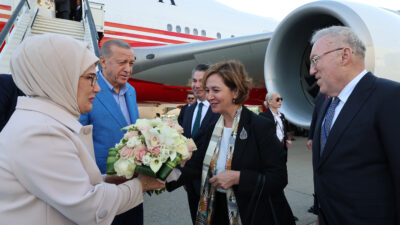 Cumhurbaşkanı Erdoğan ABD’de… Çiçeklerle karşılandı…