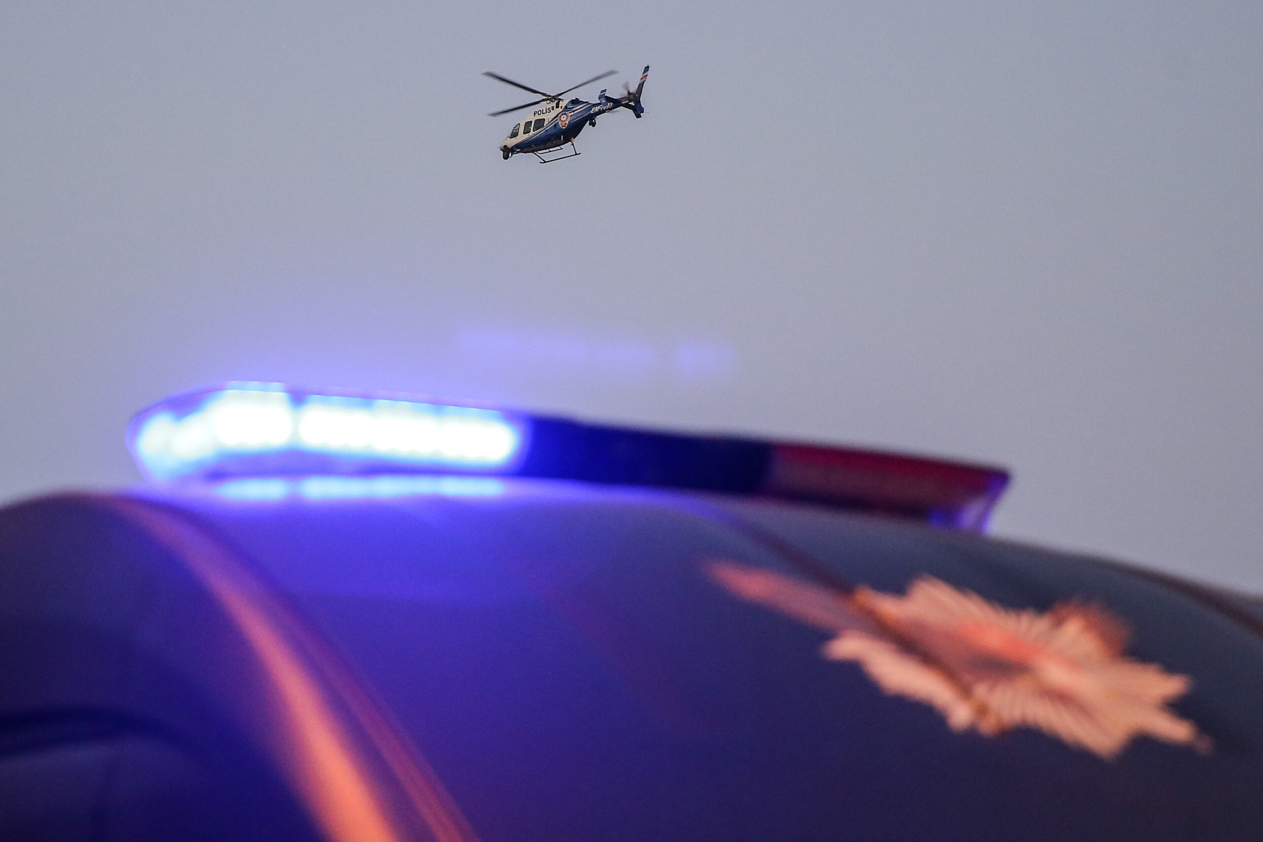 Bursa’da helikopter destekli şafak operasyonu