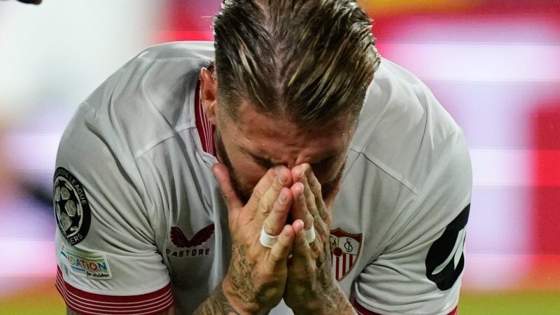 İspanya'nın Sevilla takımına oynayan futbolcu Sergio Ramos'un maçta olduğu sırada,
