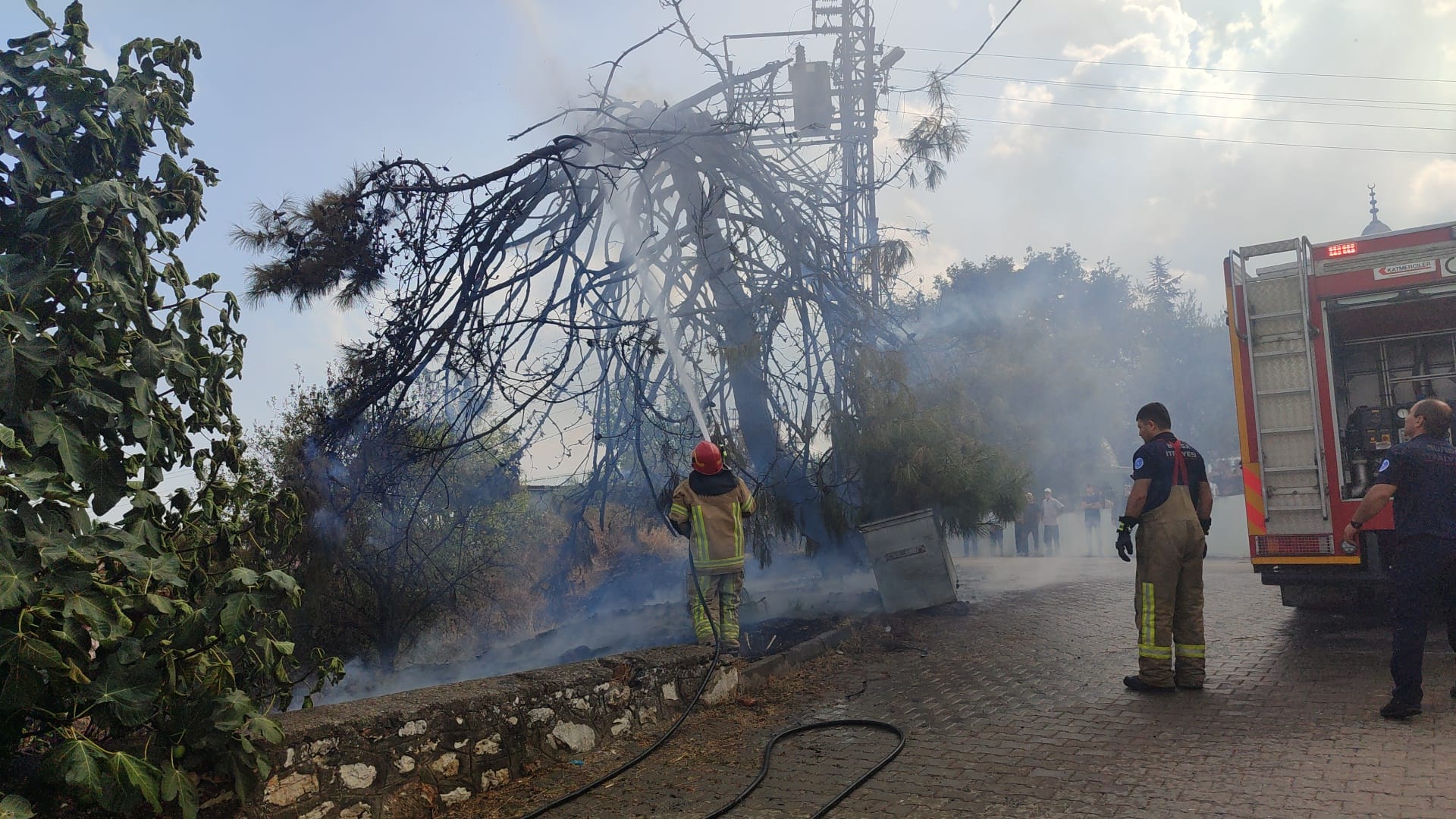 Bursa’da trafo patladı, yangın çıktı