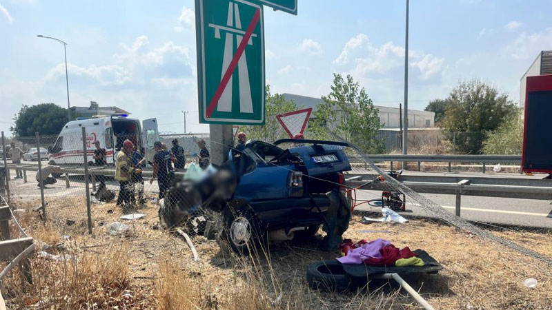 Bursa’da korkunç kaza! Hurdaya dönen araçta can verdi Bursa’da korkunç kaza! Hurdaya dönen araçta can verdi