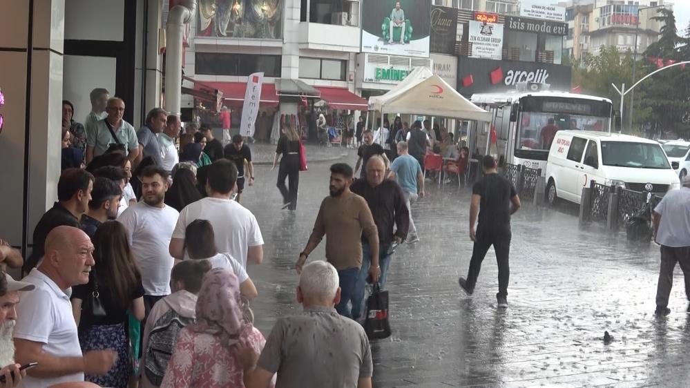 Bursa’da yağış etkili oldu