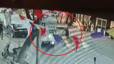 Bursa’da kaza anı kamerada! Böyle çarpıştılar
