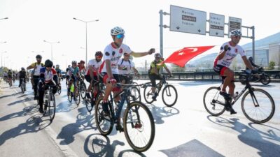 Cumhuriyet için Tophane’den Mudanya’ya pedal çevirdiler