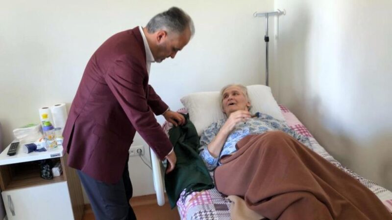 Bursa'nın Yenişehir ilçesine bağlı Çeltikçi köyünde yaşayan sağır-dilsiz ve felçli