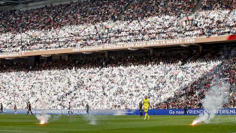 Ajax-Feyenoord maçı yarıda kaldı Hollanda Eredivisie'in 6. haftasında Ajax ile Feyenoord arasında oynanan karşılaşma