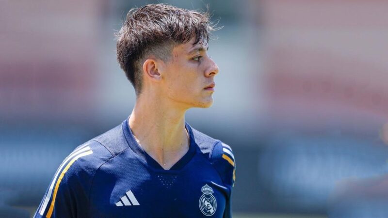 Real Madrid’de Arda Güler şoku Real Madrid, sezon başında Fenerbahçe'den kadrosuna kattığı Arda Güler'in sol