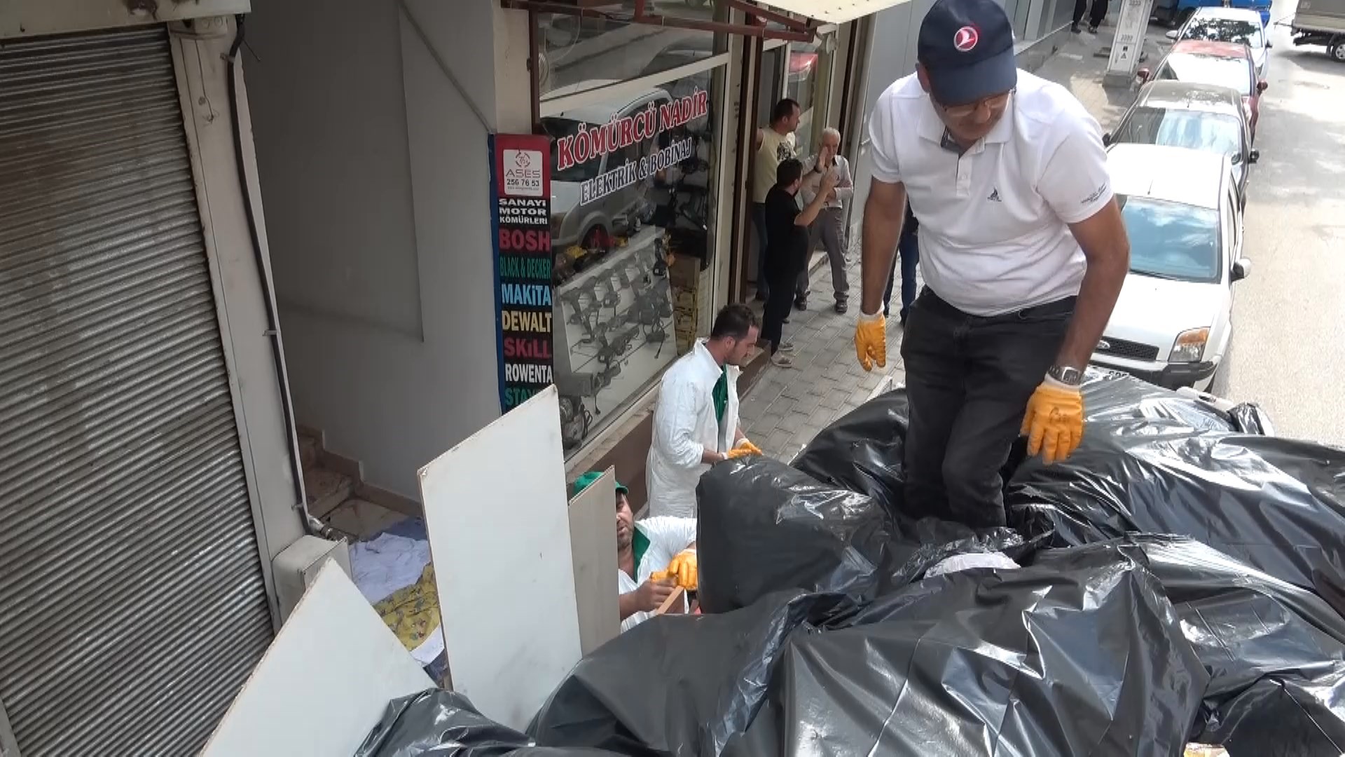 Kötü kokular her şeyi ortaya çıkardı! Bursa’da babasının evinde…