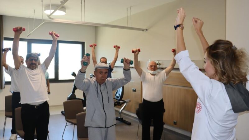 Bursa Şehir Hastanesi’ndeki bu merkezde hastalar rahat nefes alıyor Bursa Şehir Hastanesi Pulmoner Rehabilitasyon Merkezi’ne başvuran kronik solunum hastaları,