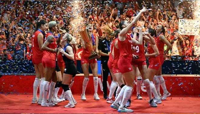Sırbistan'ı yenerek Avrupa Şampiyonu olan A Milli Kadın Voleybol Takımı'na