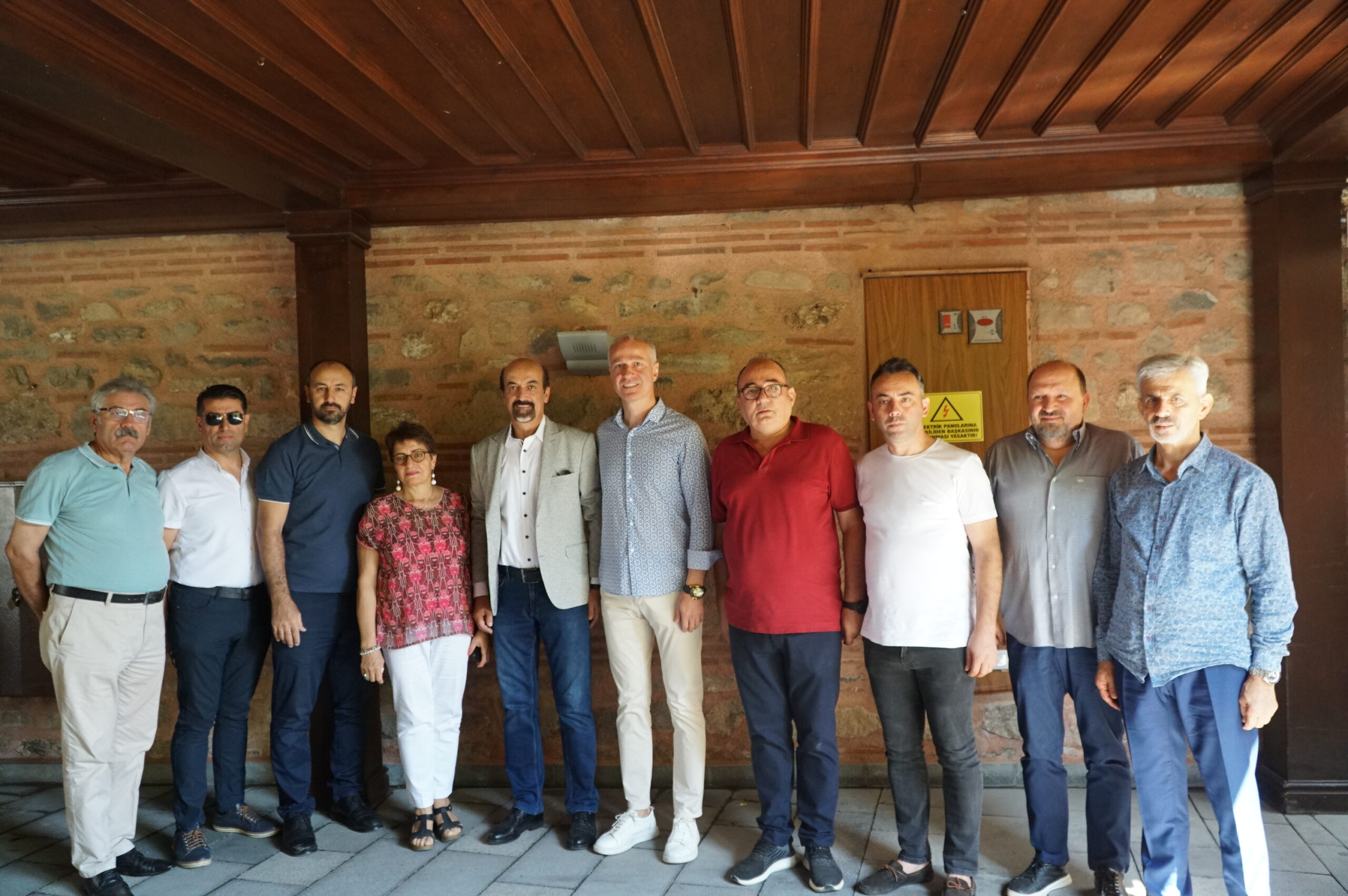 Bursa’da anlamlı etkinlik; Cumhuriyet yemeğinin geliri öğrencilere…