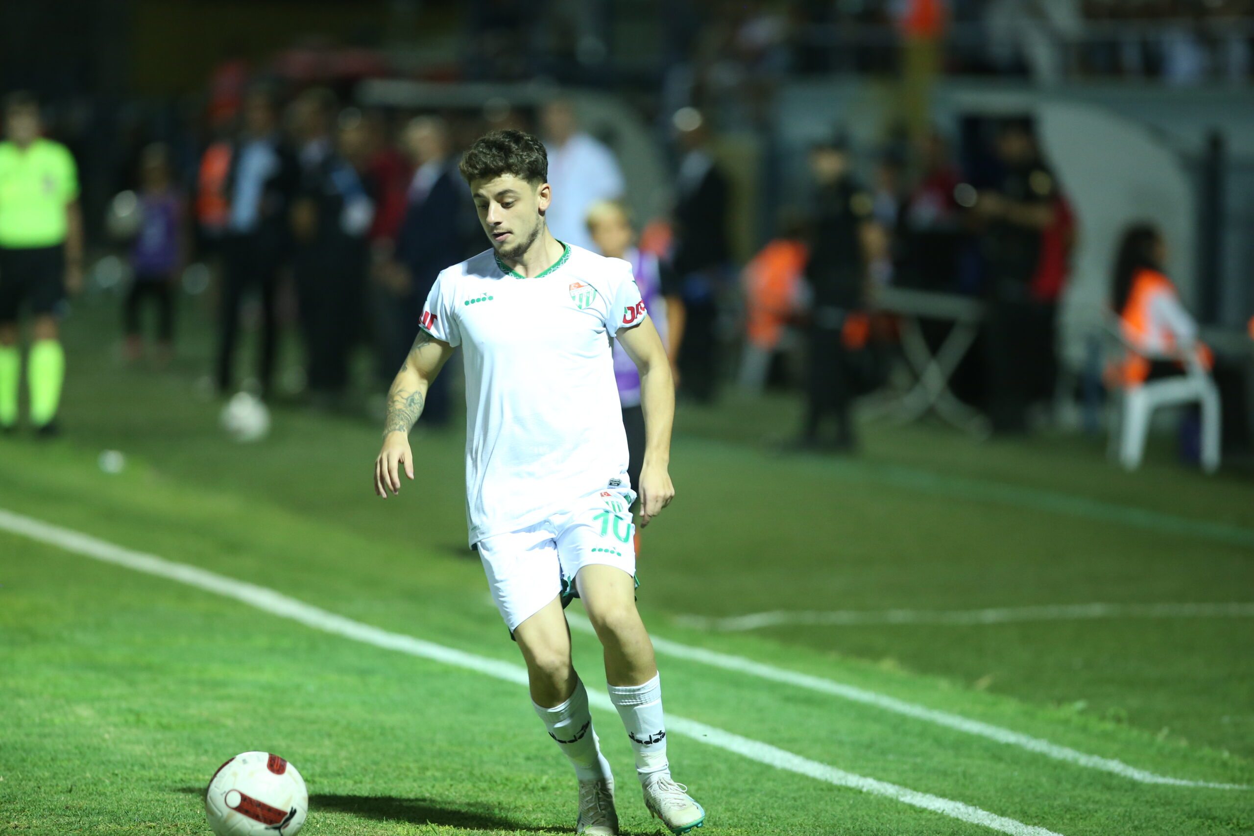 Çağatay iğneyle oynadı Çağatay iğneyle oynadı