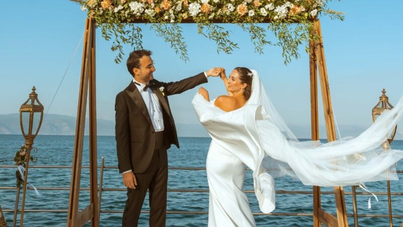 Güzel mimar Ekin Arslan ve okul arkadaşı mimar Batu Bahçeci