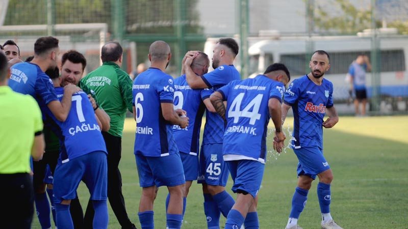 3. Lig’deki Bursa ekibi uzatmada güldü 3. Lig’deki Bursa ekibi uzatmada güldü