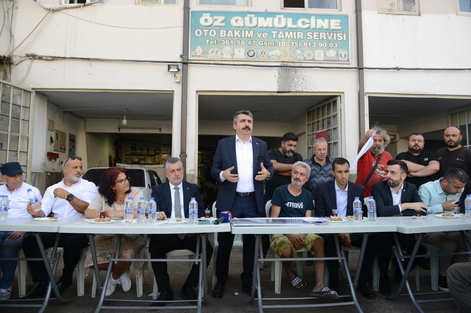 Bursa'nın bu ilçesinde siyasi düello! Zehir zemberek sözler... 2 OKTAY YILMAZ OTO TAMIRCILERINDE ACIKLAMA YAPTI 2