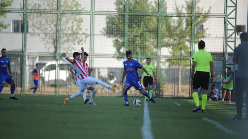 3.Lig’deki Bursa ekibi transferi kapattı! Bursa Yıldırımspor Teknik Direktörü Murat Gündoğdu, transferi kapattıklarını açıklayıp, “Futbolcular