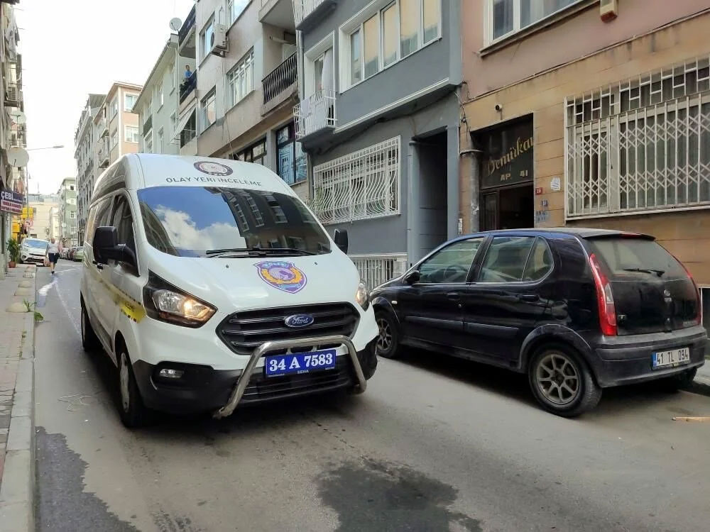 Emekli albay evinde ölü bulundu