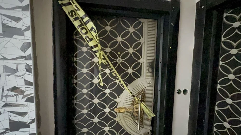 Boşanma aşamasındaki eşini dövdü, evi ateşe verdi