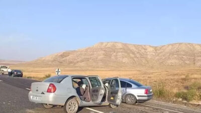 Otomobiller kafa kafaya çarpıştı! Ölü ve yaralılar var